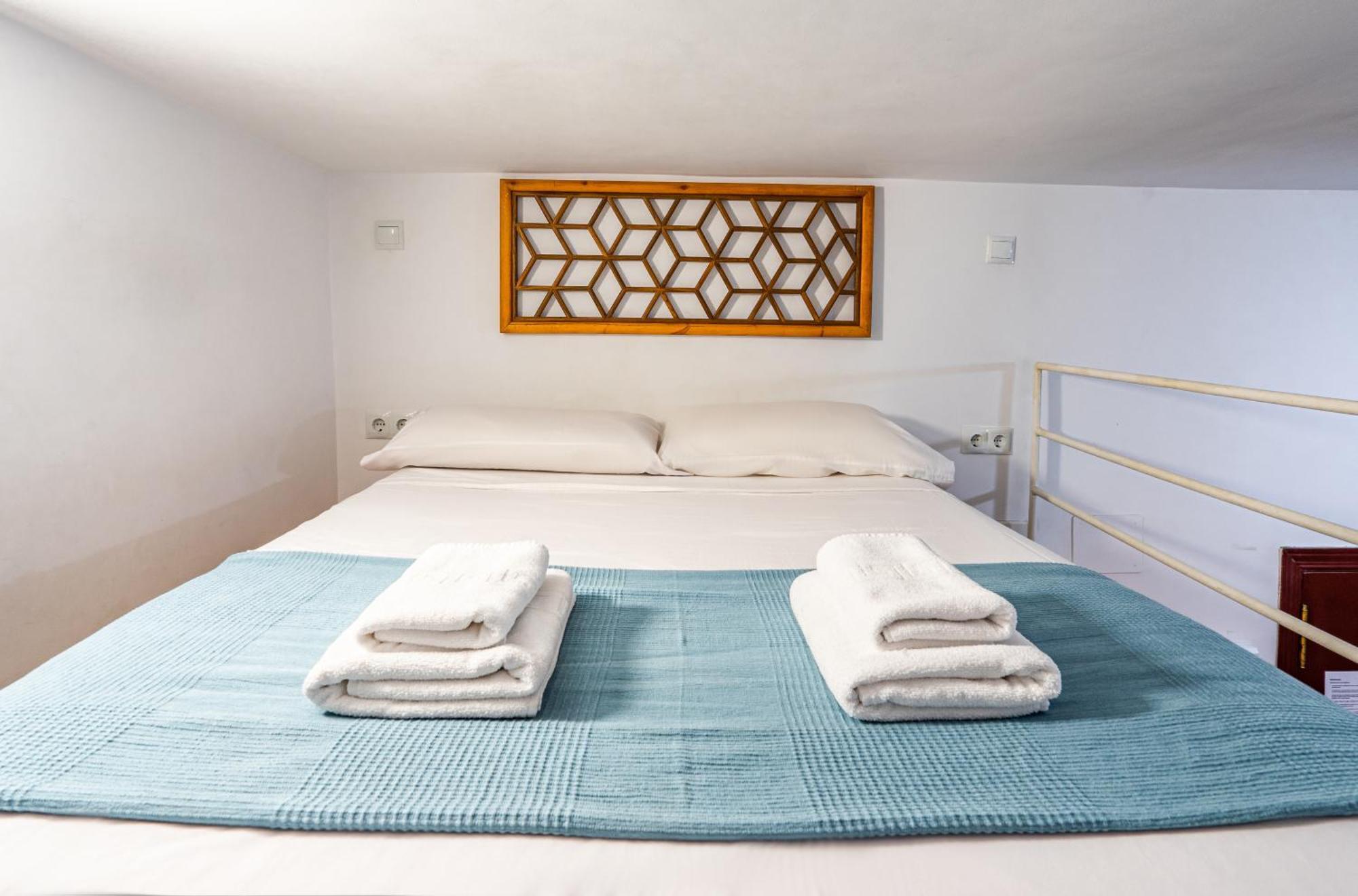 All You Need In The Historic Center Madrid Eksteriør billede